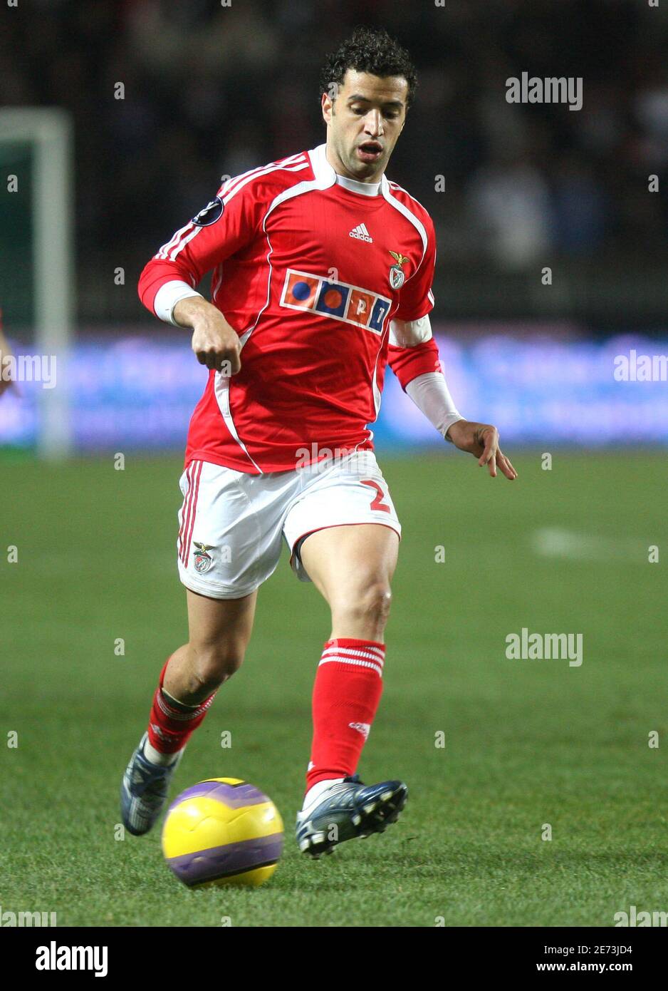 Benfica's Simao Sabrosa during the UEFA Cup second knockout round first leg game soccer match PSG vs Benfica, at the Parc des Princes stadium in Paris, France, on March 8, 2007. PSG won 2-1. Photo by Mehdi Taamallah/Cameleon/ABACAPRESS.COM Stock Photo