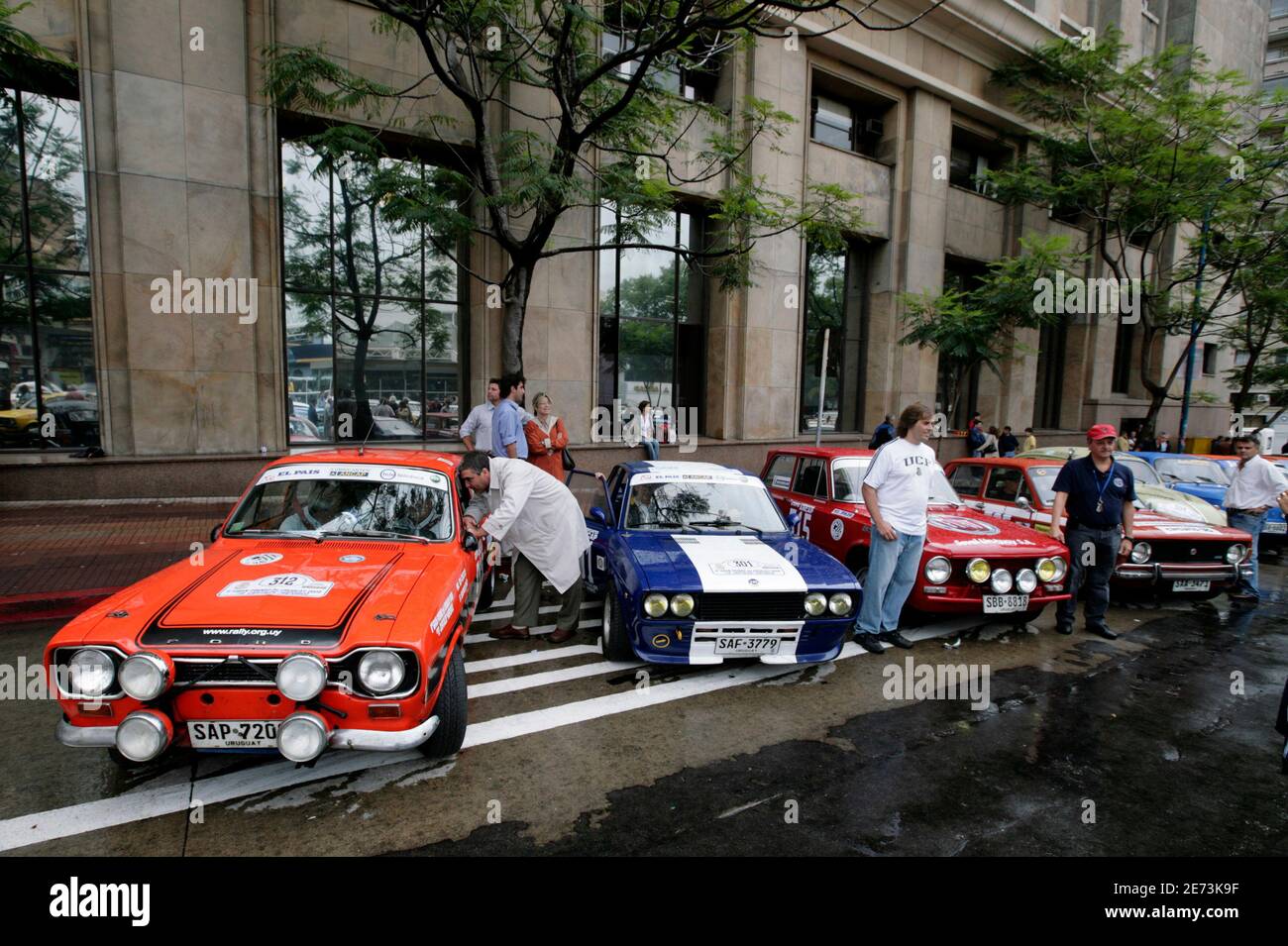 Classic cars are seen before the start of the 'Gran Premio del Uruguay, 19 capitales historico' (Uruguayan great prize, 19 capitals) rally in Montevideo March 4, 2009. Only classic cars are allowed to participate in the rally which covers a route of over 2,500 km (1,553 miles) and traverses the 19 capitals of the provinces of the country. REUTERS/Andres Stapff (URUGUAY) Stock Photo