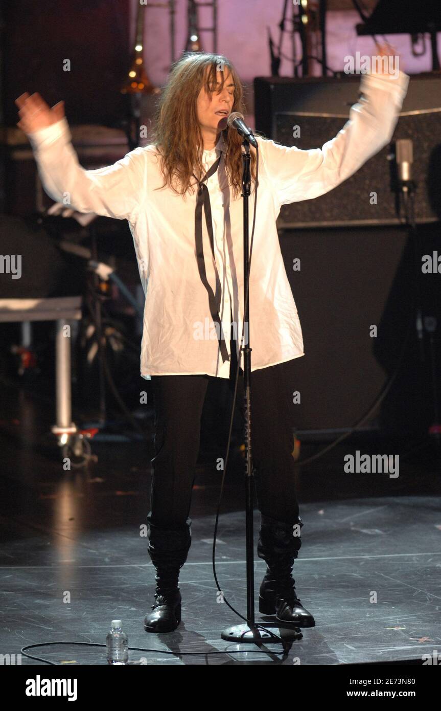 Inductee Patti Smith performs onstage at the 22nd annual Rock And Roll Hall of Fame Induction Ceremony held at the Waldorf Astoria Hotel in New York City, NY, USA on March 12, 2007. Photo by Gregorio Binuya/ABACAPRESS.COM Stock Photo