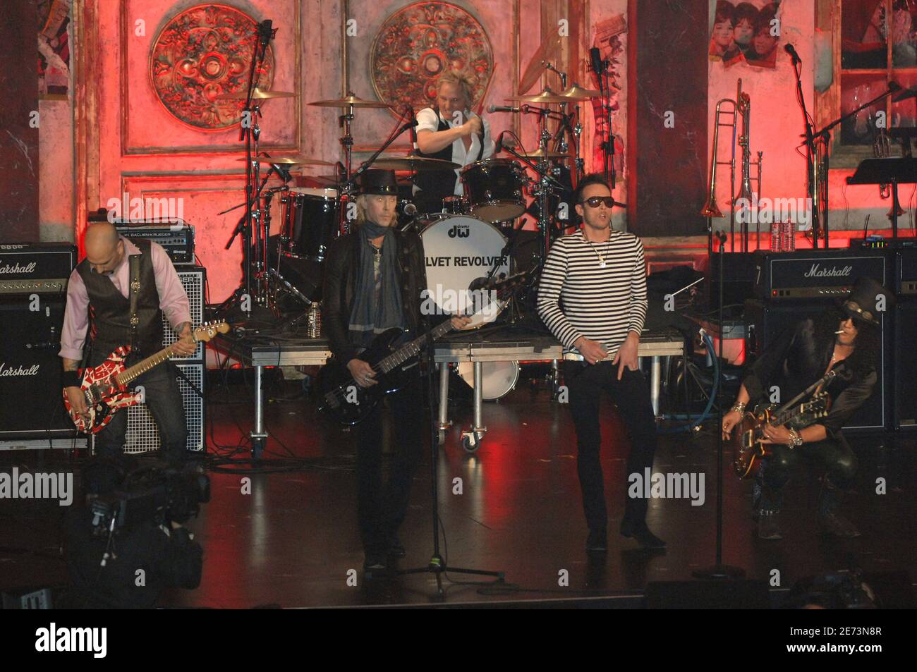 'Velvet Revolver' perform onstage at the 22nd annual Rock And Roll Hall of Fame Induction Ceremony held at the Waldorf Astoria Hotel in New York City, NY, USA on March 12, 2007. Photo by Gregorio Binuya/ABACAPRESS.COM Stock Photo