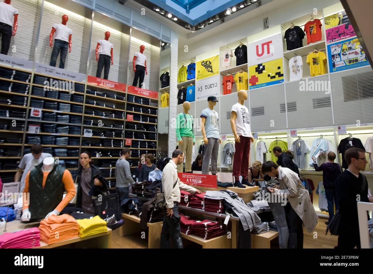 Uniqlo store paris france hi-res stock photography and images - Alamy