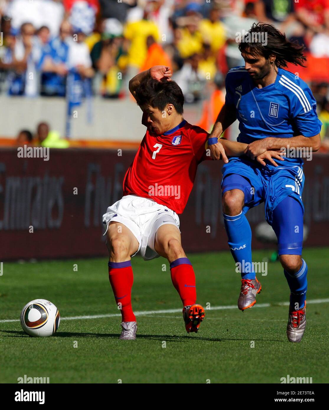 South Korea S Park Ji Sung L Fights For The Ball With Greece S Giorgos Samaras During A 10 World Cup Group B Soccer Match In Port Elizabeth June 12 10 Reuters Carlos Barria South Africa