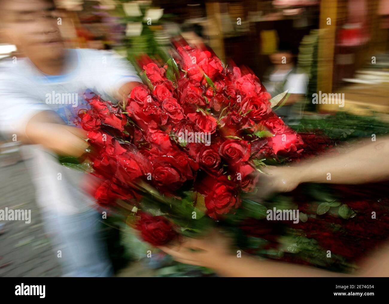 Page 2 Valentines Flower Vendor High Resolution Stock Photography And Images Alamy