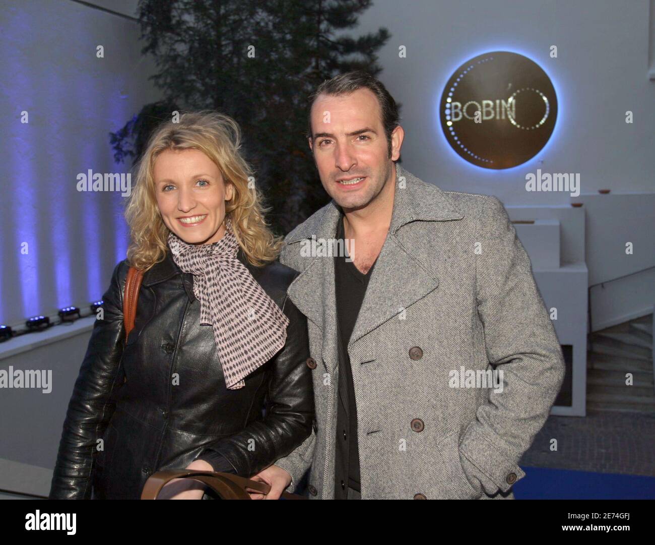 Actors Alexandra Lamy and Jean Dujardin attend the re-opening party of the  famous cabaret 'Bobino' in Paris, France, on March 26, 2007. Photo by  Benoit Pinguet/ABACAPRESS.COM Stock Photo - Alamy