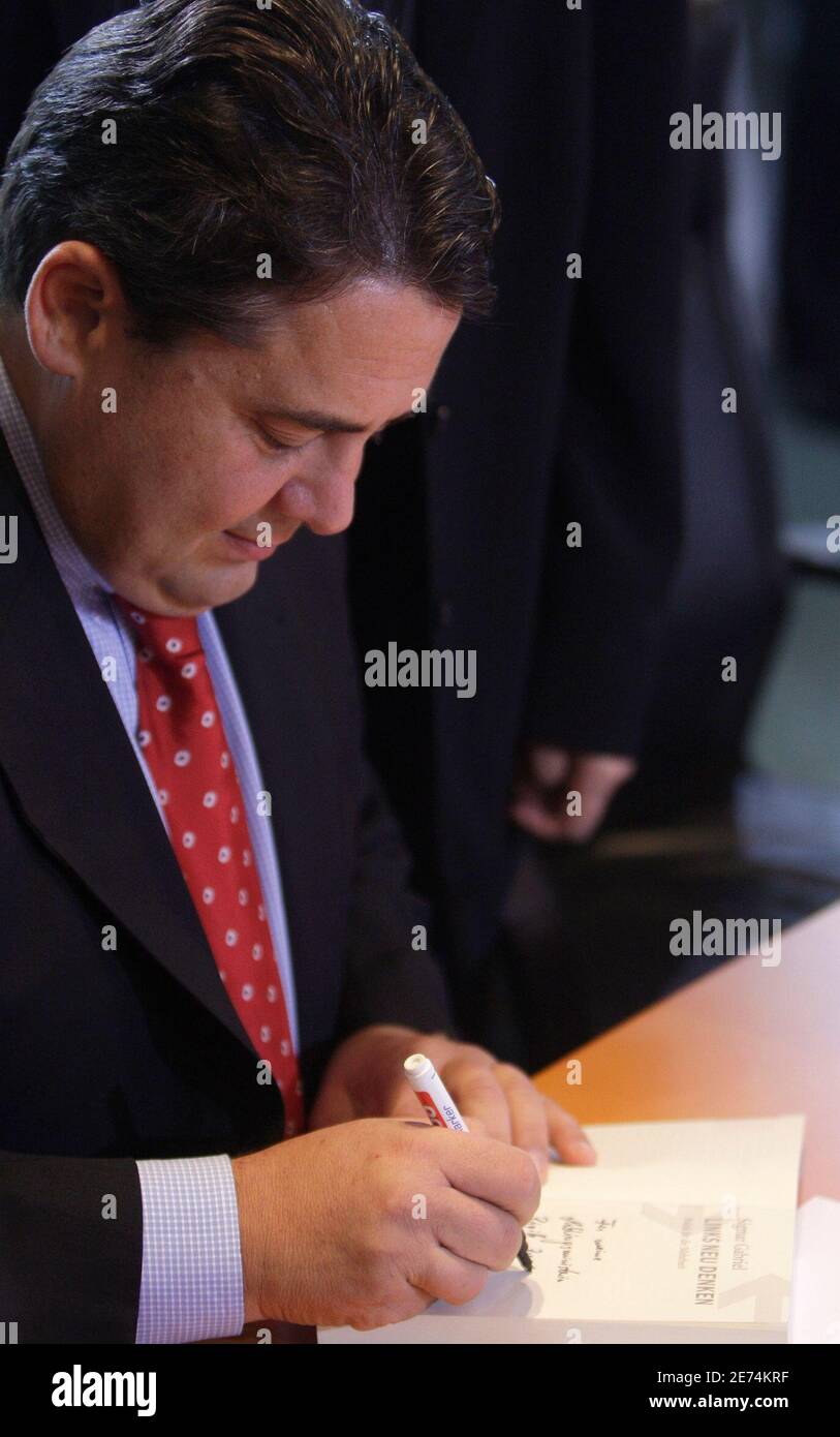 German Environment Minister Sigmar Gabriel signs a copy of his latest book 'Links Neu Denken' (Left New Thinking) before the start of the weekly cabinet meeting in Berlin, October 22, 2008.     REUTERS/Tobias Schwarz     (GERMANY) Stock Photo