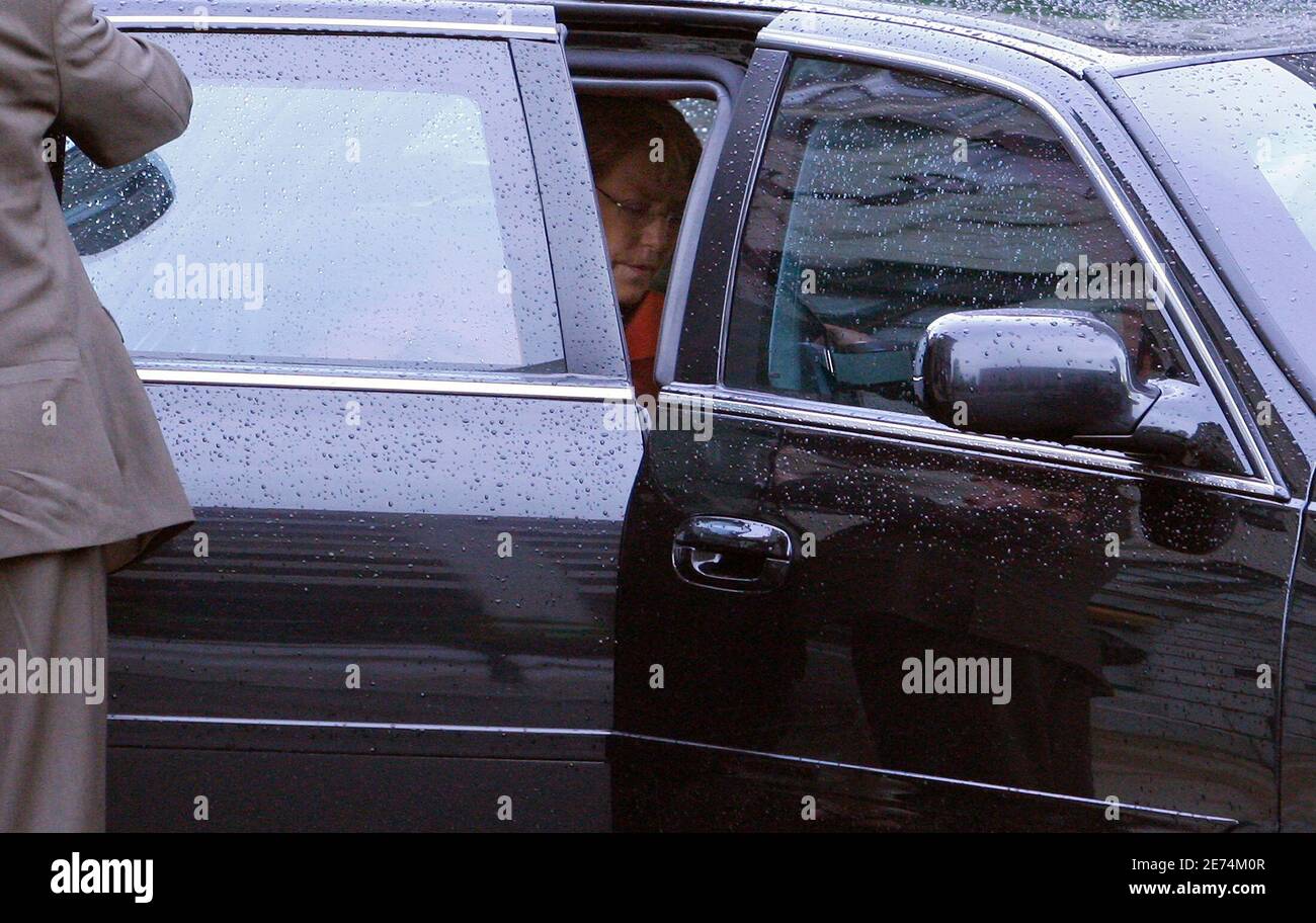Chile's President Michelle Bachelet gets back in her car after a joint  meeting with Quebec's Premier Jean Charest in Quebec City, June 10, 2008.  REUTERS/Mathieu Belanger (CANADA Stock Photo - Alamy