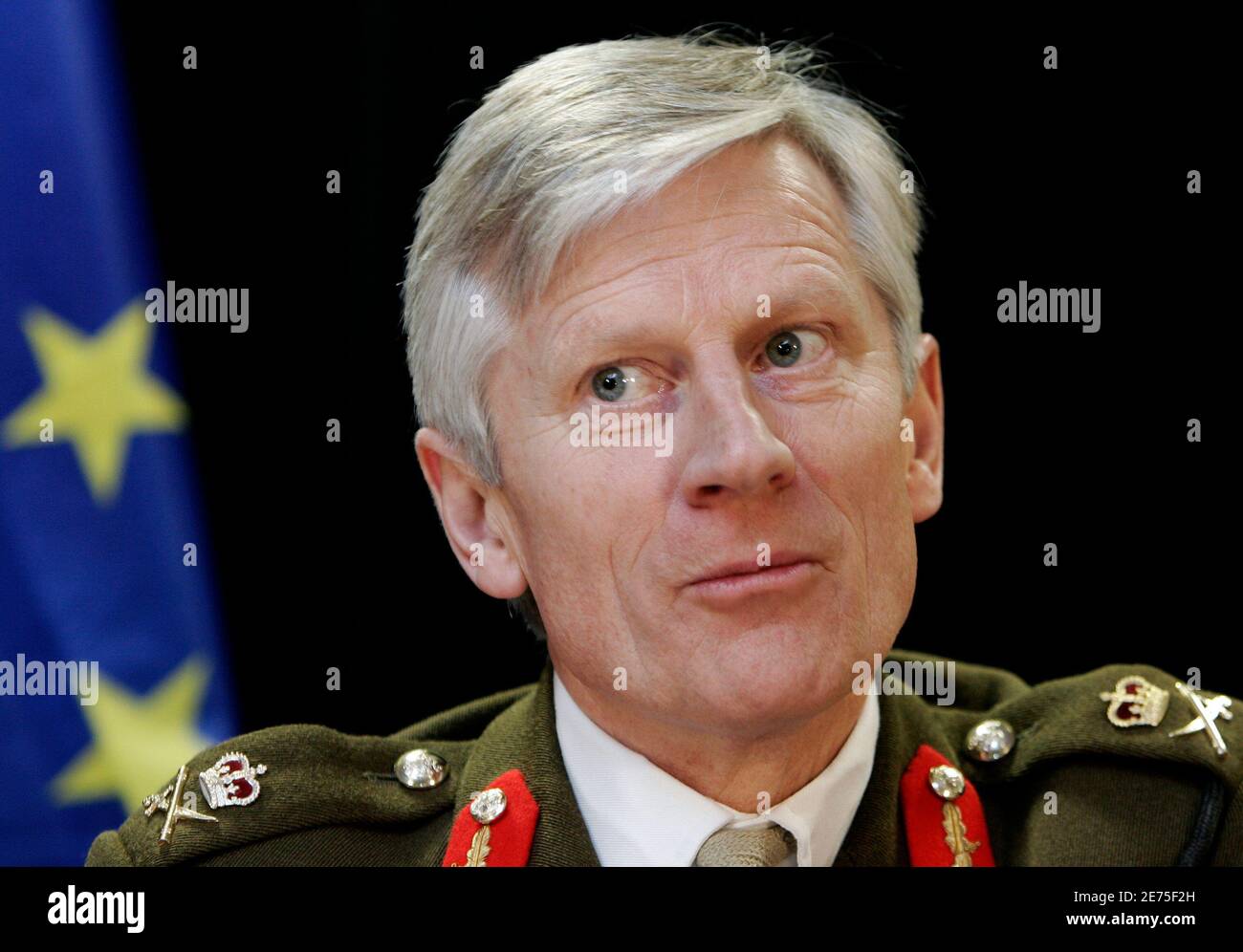 Incoming Director General of the European Union Military Staff (EUMS) David  Leakey of Britain briefs the media during a news conference at the EU  Council in Brussels February 28, 2007. REUTERS/Francois Lenoir (