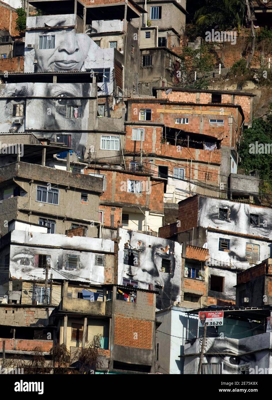 Page 2 Brazil Rio De Janeiro Favela Wall High Resolution Stock Photography And Images Alamy