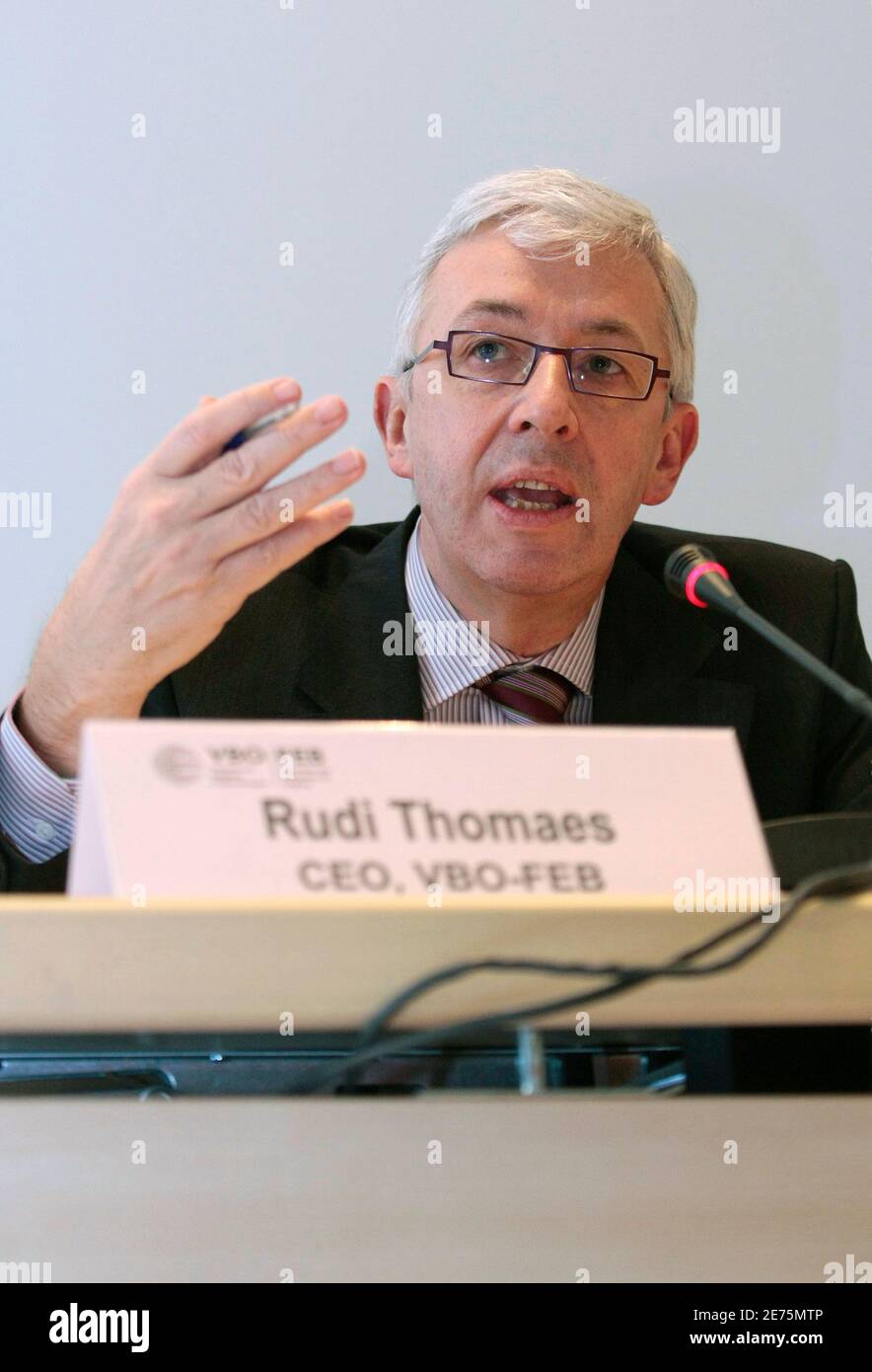 Belgian Enterprises Federation (FEB/VBO) CEO Rudi Thomaes speaks during a news conference to present expectations ahead of the 2009 European Business Summit in Brussels March 2, 2009.   REUTERS/Sebastien Pirlet    (BELGIUM) Stock Photo