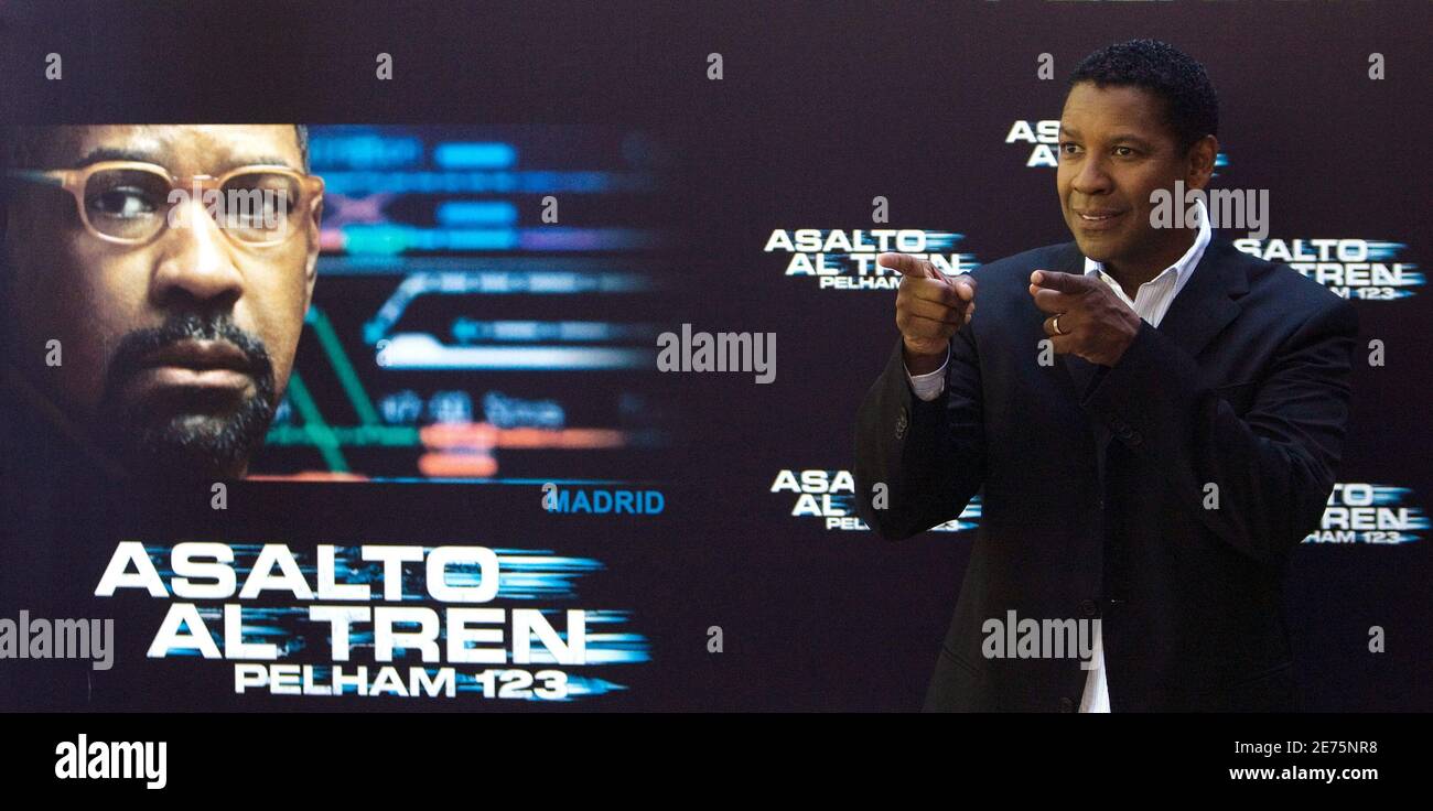 U.S. actor Denzel Washington gestures during a photocall to promote his lastest film 'The Taking of Pelham 123' ('Asalto al tren Pelham 123') in Madrid July 17, 2009. REUTERS/Sergio Perez  (SPAIN ENTERTAINMENT) Stock Photo