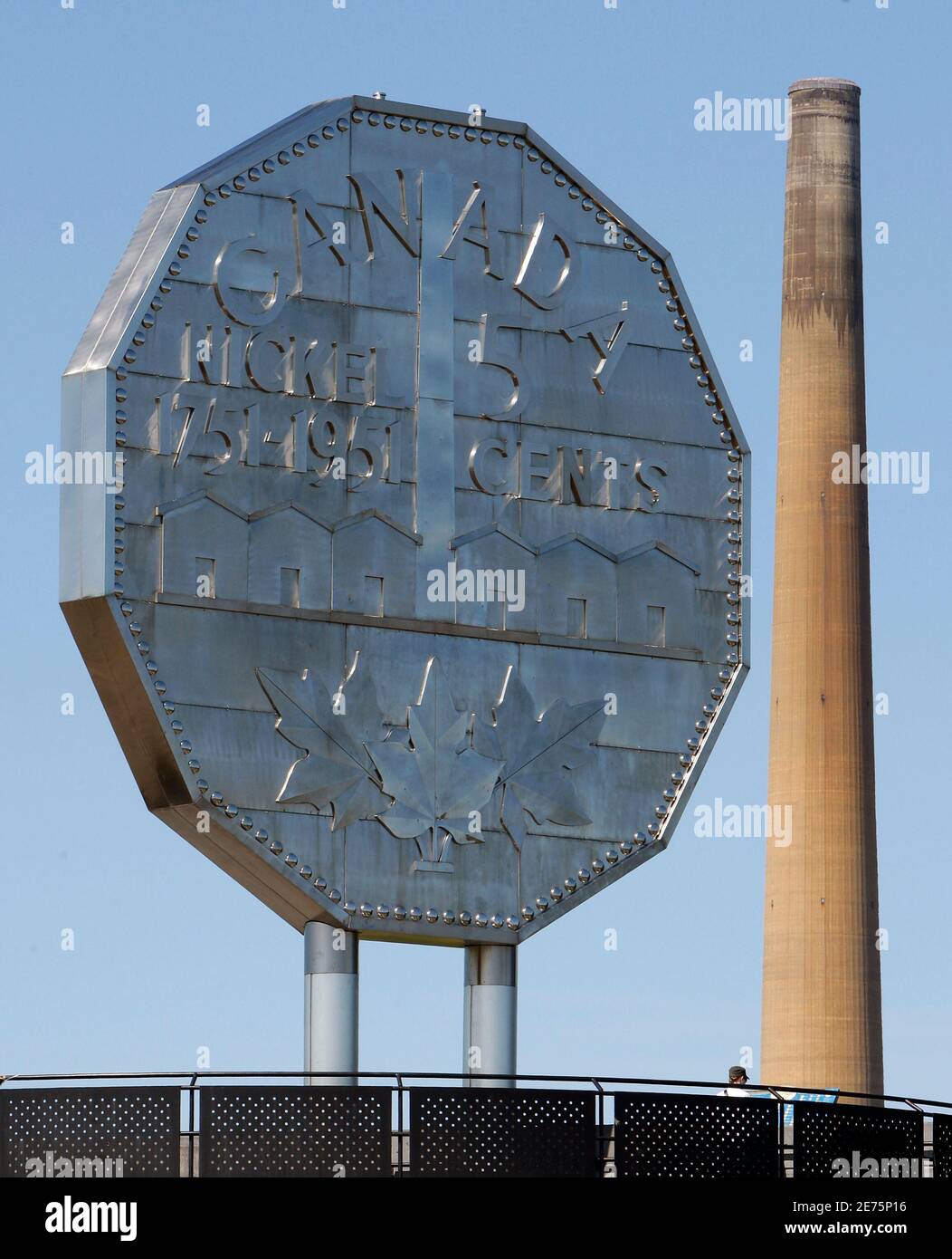 The Big Nickel (L), a nine-metre high replica of a Canadian five cent coin, is framed with the Vale Inco Superstack (R), a 380 metre high chimney at the Copper Cliff Smelter Complex, in Sudbury, Ontario August 31, 2009. Canadian opposition leader Michael Ignatieff waded into Vale Inco's labor dispute with its unionized workers in Sudbury on Monday, saying the Brazil-based miner should return to the bargaining table.      REUTERS/Chris Wattie       (CANADA EMPLOYMENT BUSINESS CONFLICT) Stock Photo