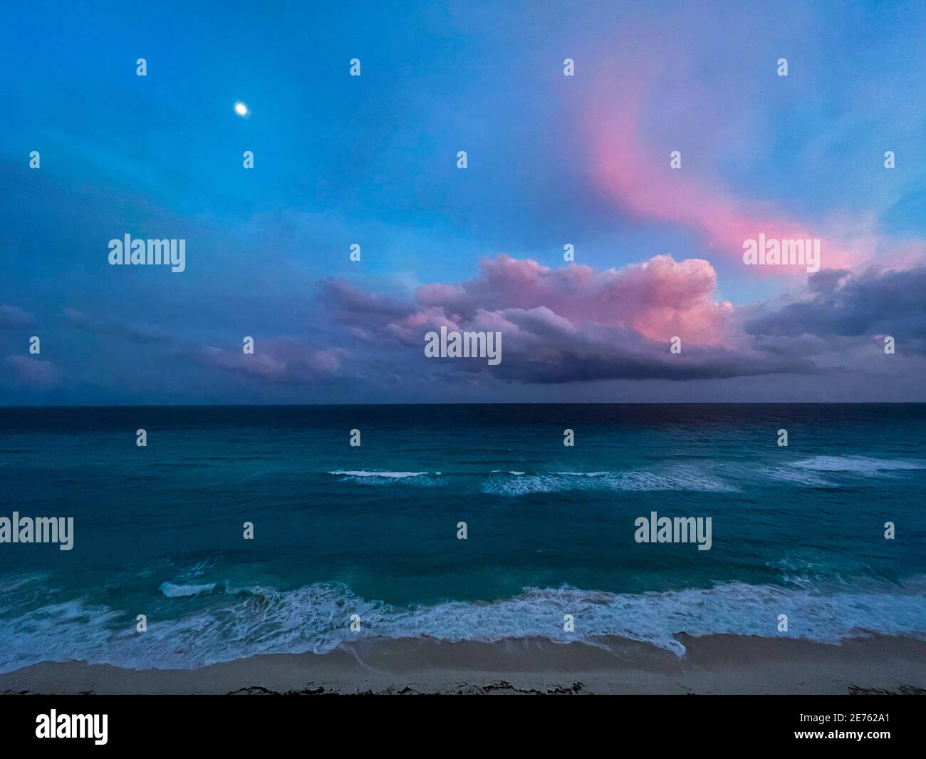 A pastel sunset over the ocean Stock Photo - Alamy