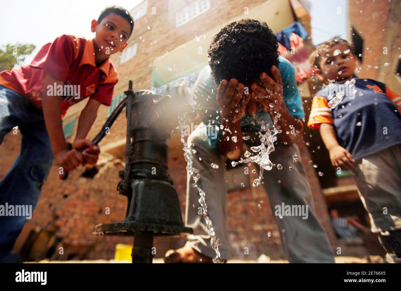 Children drinking water in egypt hires stock photography and images