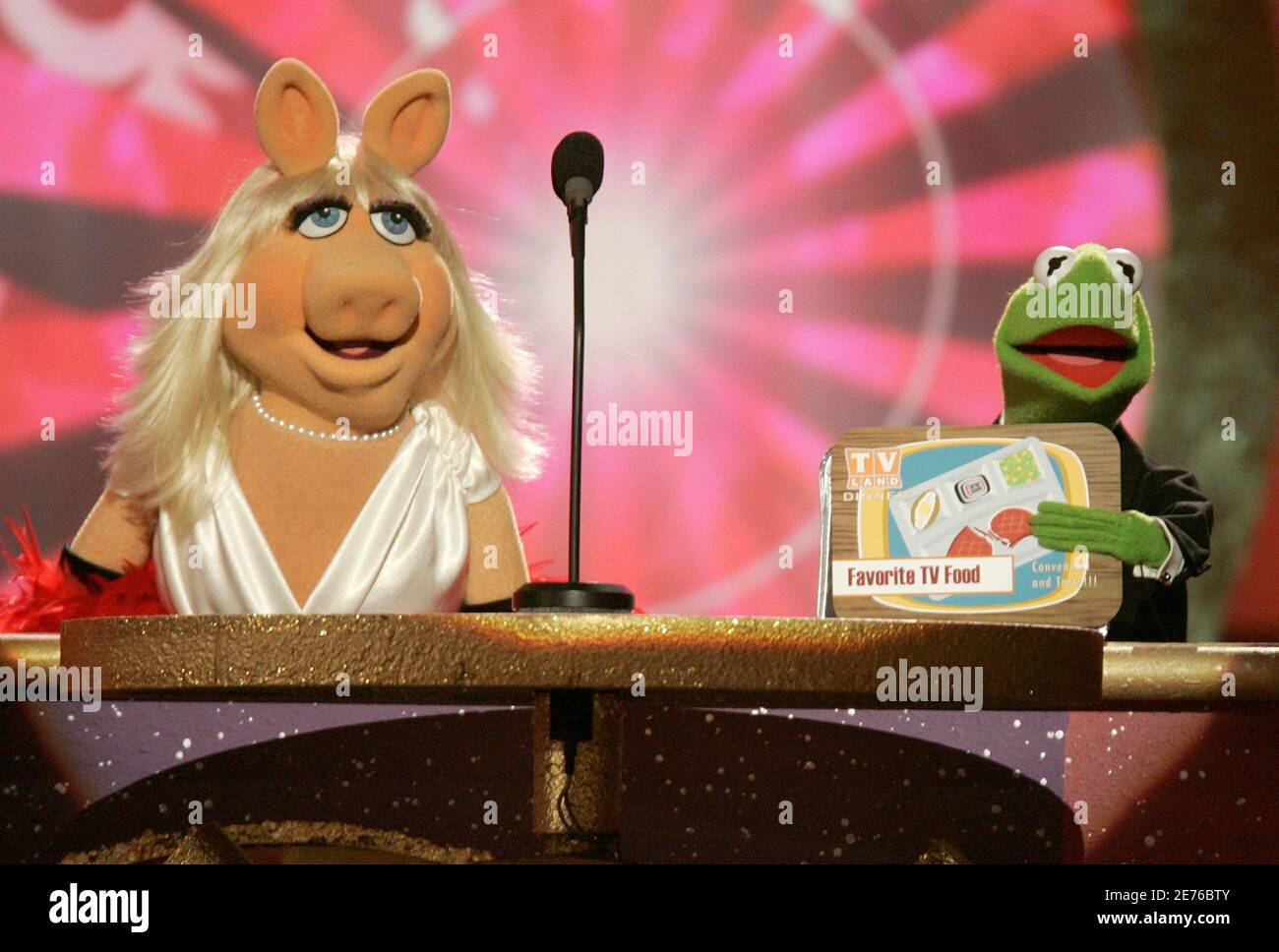 Muppet characters 'Miss Piggy' (L) and 'Kermit the Frog' present the favorite TV food award during a taping of the TV Land awards show March 19, 2006 in Santa Monica, California. The Muppet characters 'Miss Piggy' (L) and 'Kermit the Frog' present the favorite TV food award during a taping of the TV Land awards show March 19, 2006 in Santa Monica, California. The