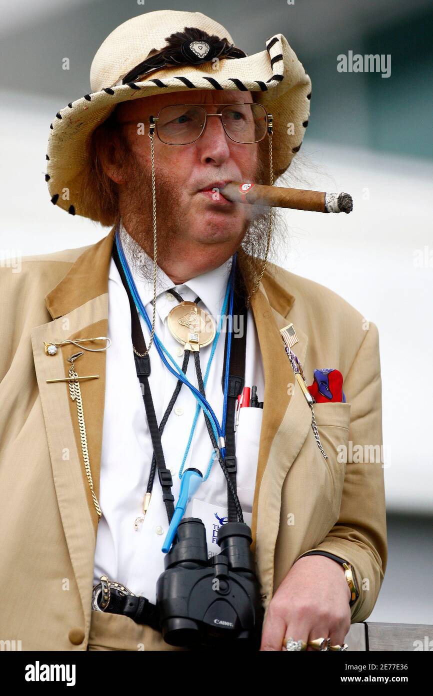 Racing pundit John McCririck waits for the start of the Oak race during Ladies day at the Epsom Derby Festival at Epsom Downs in Surrey, southern England June 6, 2008. REUTERS/Alessia Pierdomenico (BRITAIN) Stock Photo