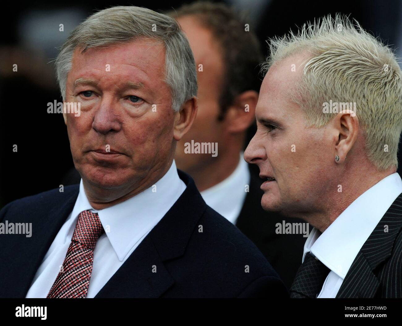 Leave manchester cathedral hi-res stock photography and images - Alamy