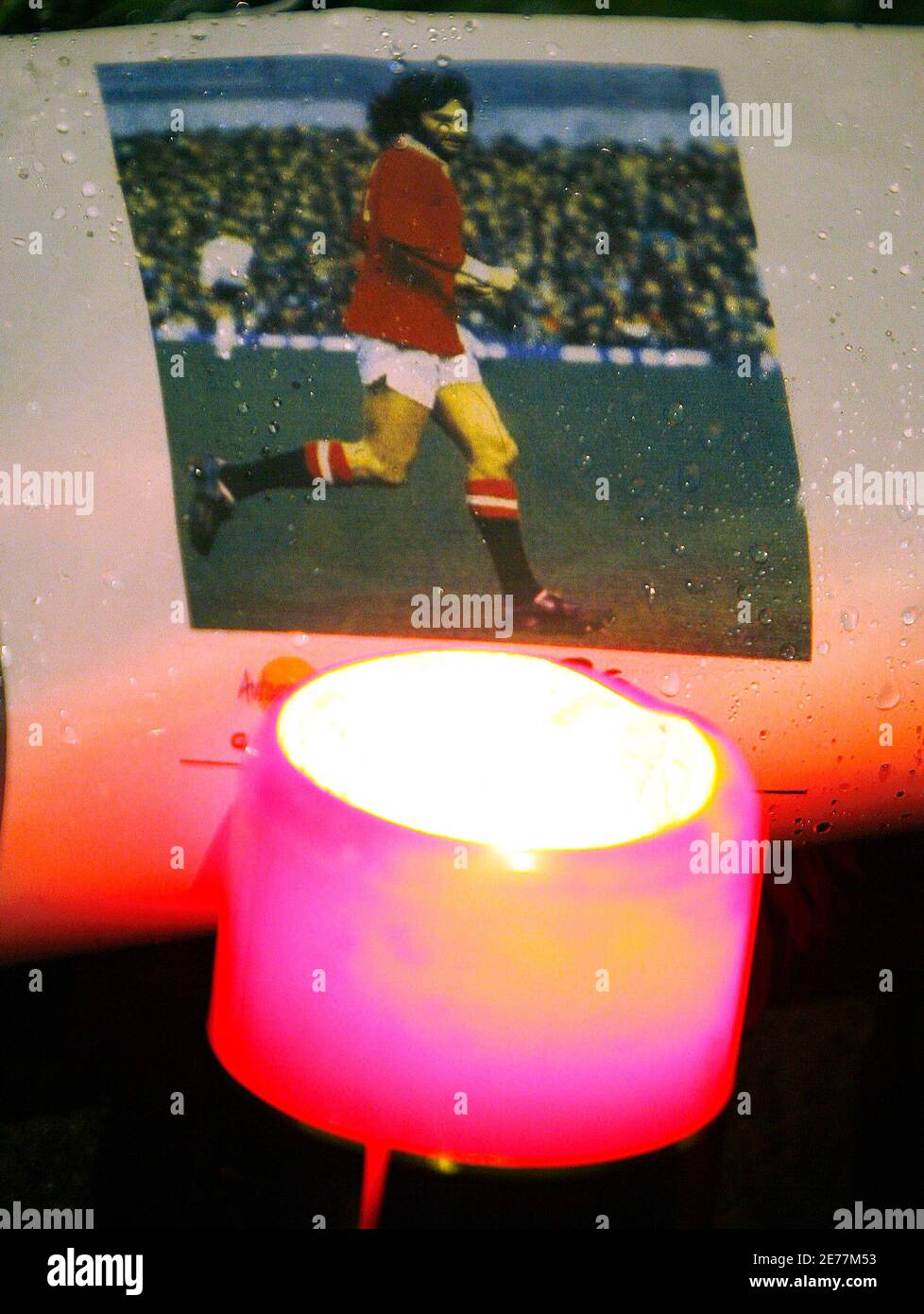 George Best Death High Resolution Stock Photography and Images - Alamy