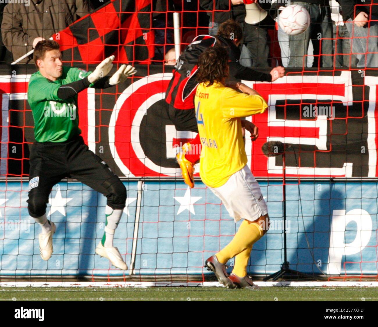 FC Xamax's Steven Lang (C) scores first goal to FC Zurich's goalkeeper  Johnny Leoni (L) and team mate Adan Vergara during their Swiss Super League  soccer match in Neuchatel March 22, 2008.