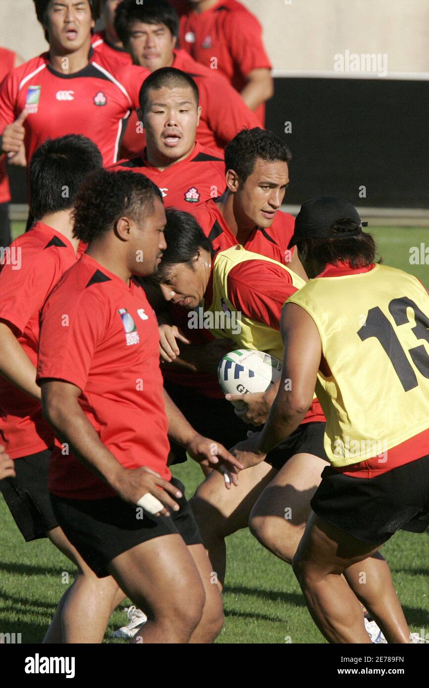 Japan rugby team during training session at stadium Michel Bendichou in Colomiers, southwestern France, September 15, 2007. Japan plays in Pool B with Australia, Wales, Fiji and Canada in the Rugby World Cup 2007. REUTERS/Jean-Philippe Arles (FRANCE) Stock Photo