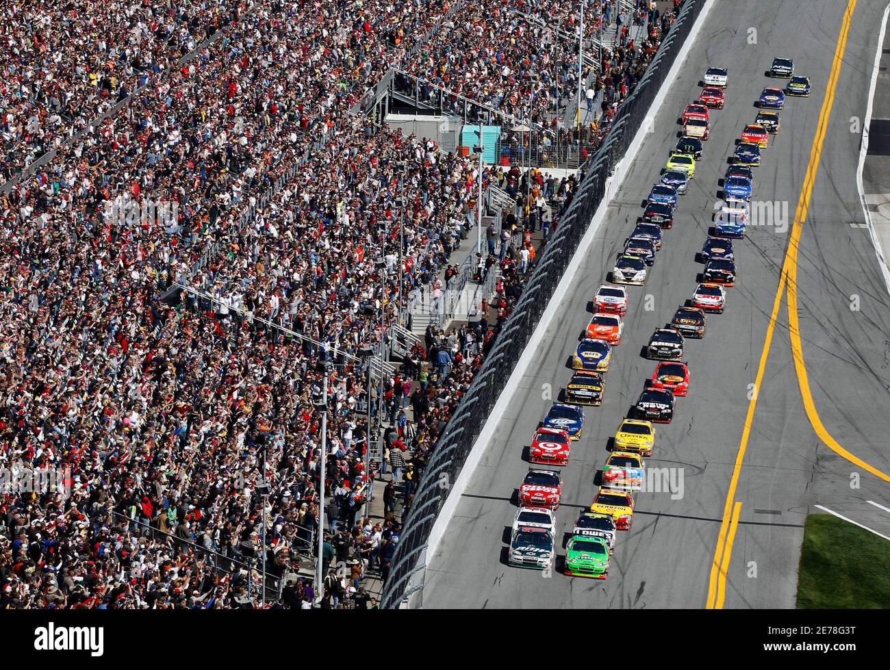 Race car green flag hires stock photography and images Alamy