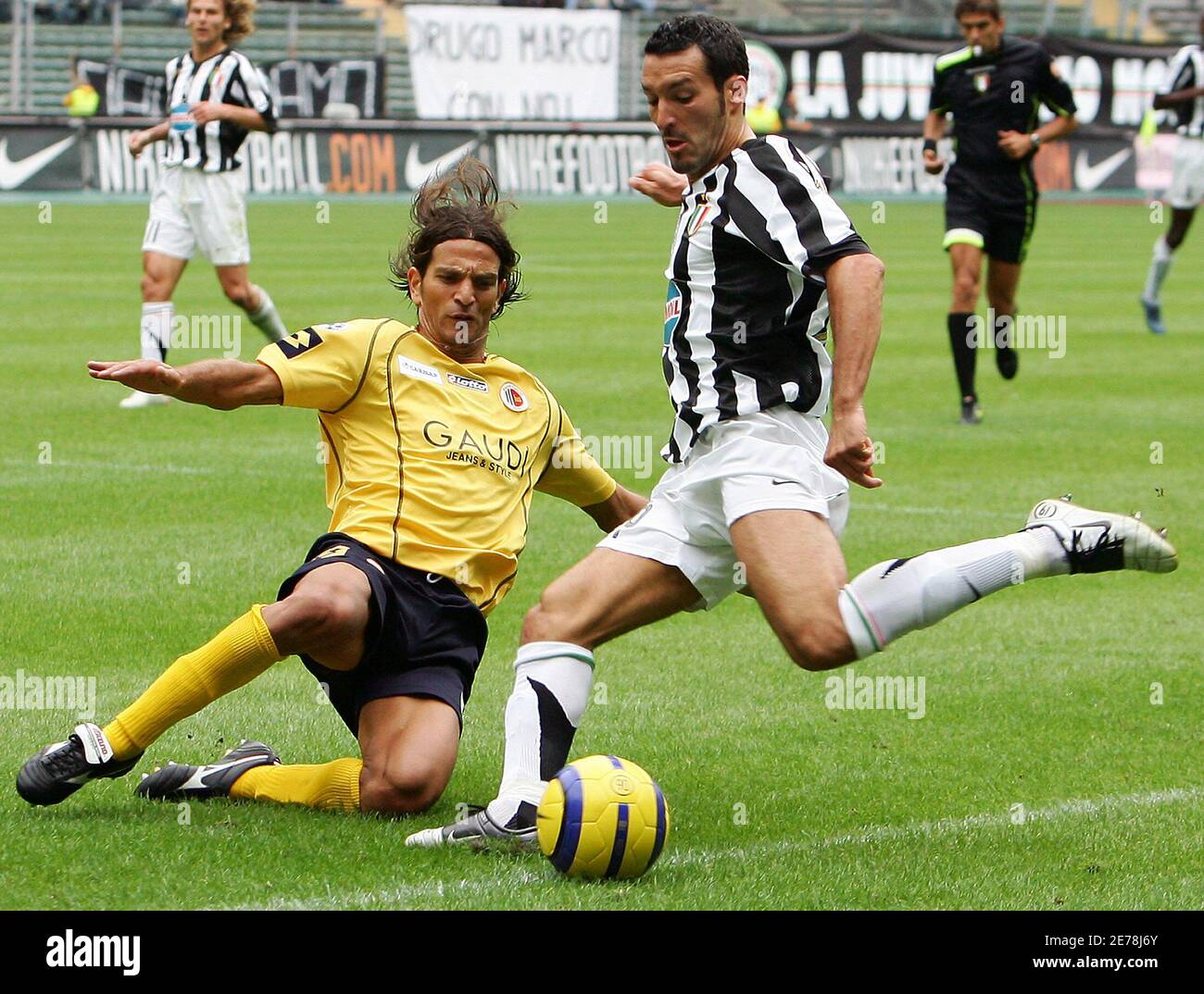 Juventus's Gianluca Zambrotta (R) and Cudini Mirko of Ascoli fight for the  ball during their Italian Serie A soccer match at the Delle Alpi stadium in  Turin, northern Italy, September 18, 2005.