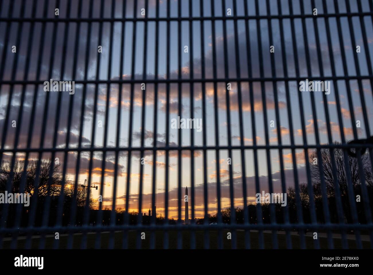 Innauguration Razor Wire Washington, United States. 29th Jan, 2021. The Washington monument is ...