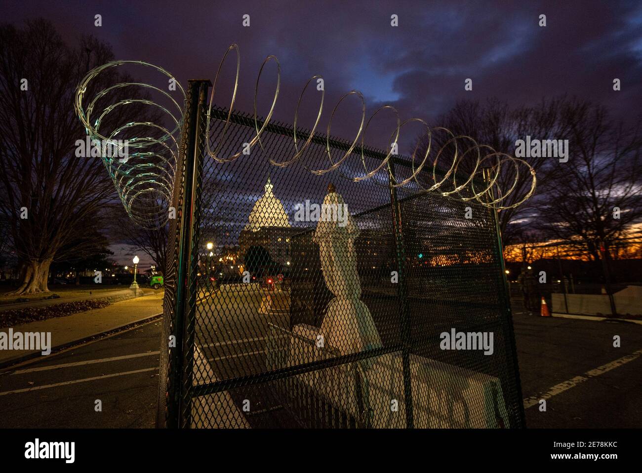 Innauguration Razor Wire Members of congress step washington hi-res stock photography and images ...