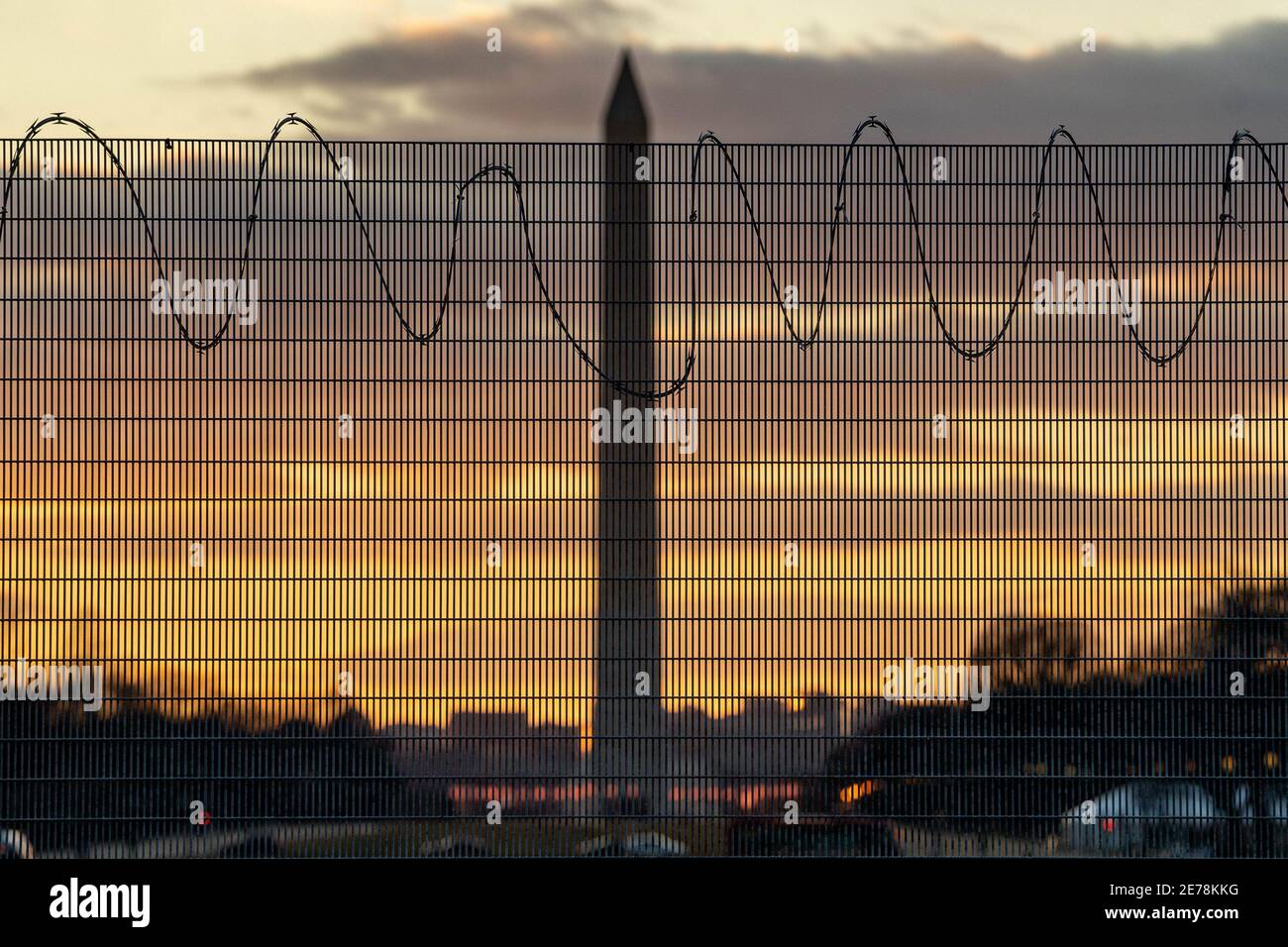 Innauguration Razor Wire Washington, United States. 29th Jan, 2021. The Washington monument is ...
