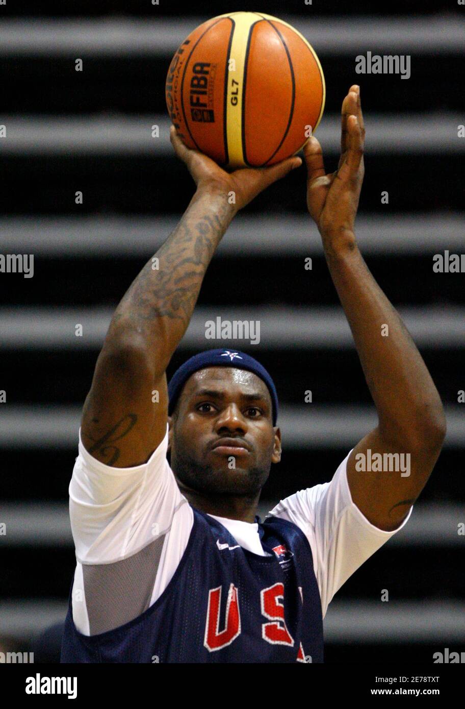 Lebron James Makes A Shot During Usa Men S Basketball Team Training For The Beijing Olympics In Las Vegas Nevada June 28 08 Reuters Lucy Nicholson United States Beijing Olympics 08 Preview Stock Photo Alamy
