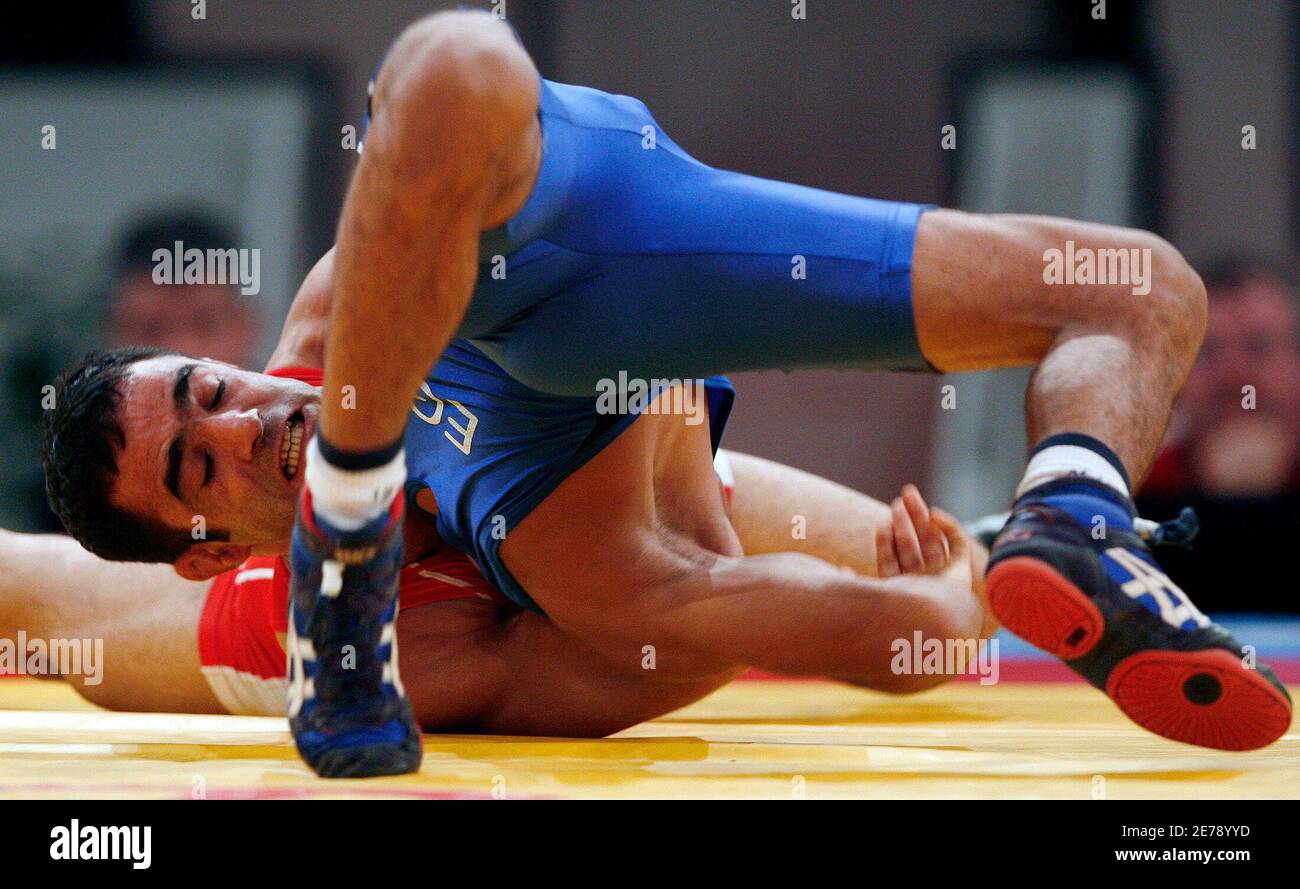 Plateau Stedord regulere Canada's Saeed Azarbayjani (L) attempts to pin Egypt's Hassan Ibrahim  Madany during their men's 60 kg free style match at the World Wrestling  Championships 2009 in Herning September 22, 2009. REUTERS/Bob Strong (