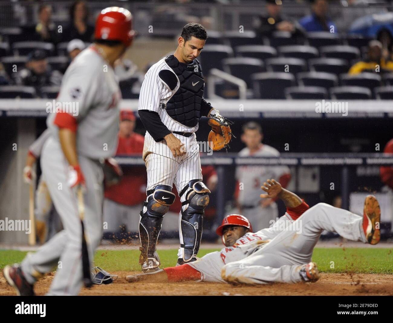 Baseball Catcher Wild Pitch High Resolution Stock Photography And Images Alamy Baseball Catcher Wild Pitch High Resolution Stock Photography And Images Alamy