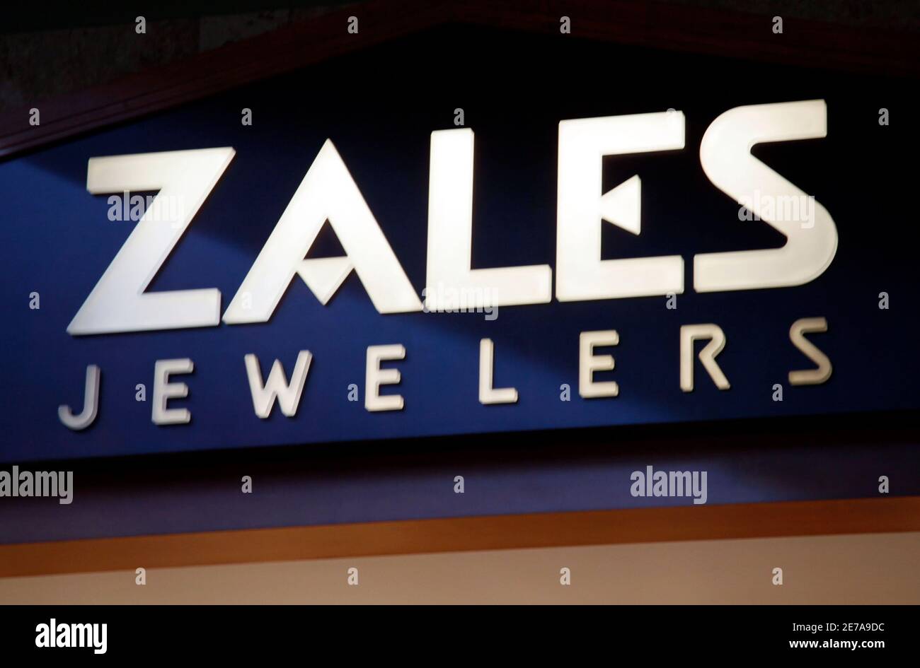 The sign for the Zale jewelry store is seen in Broomfield, Colorado September 9, 2009. Jewelers like Signet and Zale Corp and even upscale chain Tiffany & Co have faced weak sales as the economic slump has forced shoppers to turn frugal. REUTERS/Rick Wilking (UNITED STATES BUSINESS) Stock Photo