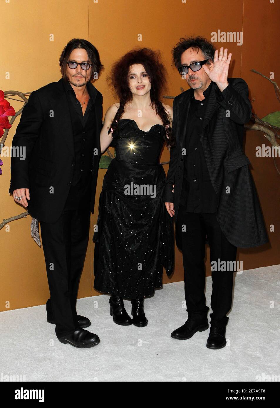 Actor Johnny Depp (L) arrives with actress Helena Bonham Carter (C) and  director Tim Burton for a Museum of Modern Art tribute to Burton in New  York November 17, 2009. REUTERS/Lucas Jackson (