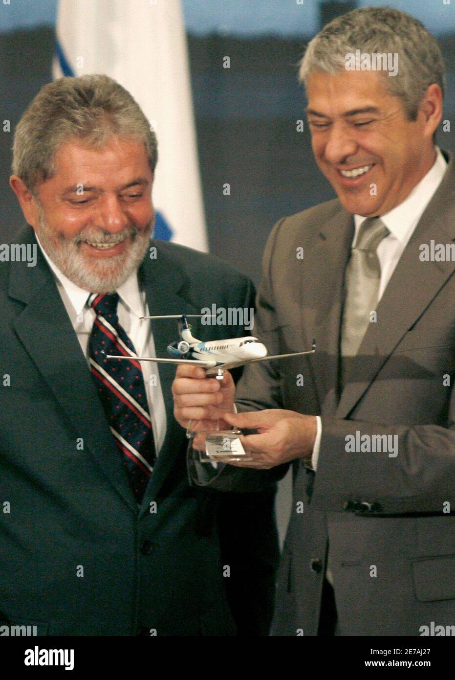 Brazil's President Luiz Inacio Lula da Silva (L) and Portugal's Prime Minister Jose Socrates pose with a model of aircraft after a cooperation agreement in Lisbon July 26, 2008.  Brazil's Embraer, the world's third-biggest commercial jet maker, said on Saturday it would invest 148 million euros in two components plants in Portugal to expand its operation in Europe, now mainly focused on aircraft servicing. REUTERS/Nacho Doce (PORTUGAL) Stock Photo