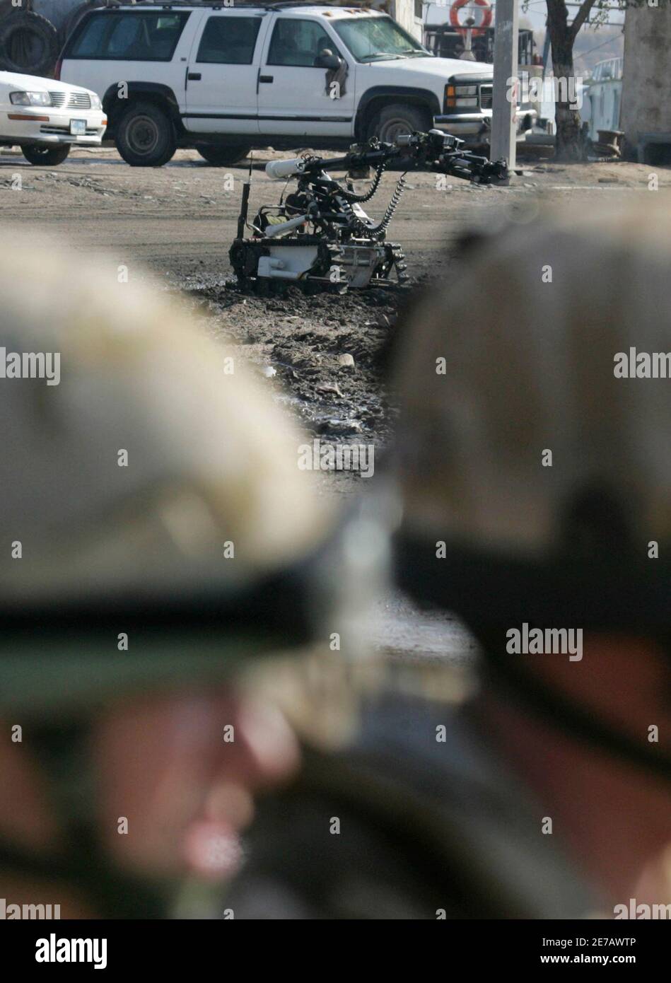 Bomb defuser hires stock photography and images Alamy