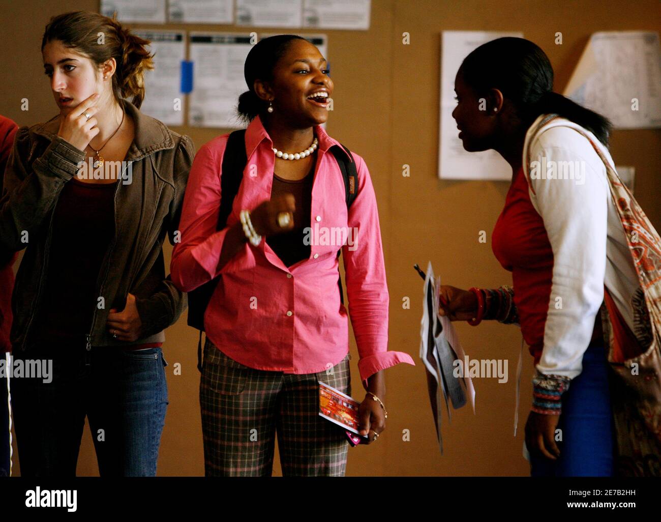 UCLA student Brittney Abraham (R) holds  her ballot as she talks with friend Anniesha Thomas (C) waiting to vote at the Univeristy of California at Los Angeles in a dormitory on campus in Los Angeles November 4, 2008. REUTERS/Fred Prouser          (UNITED STATES) US PRESIDENTIAL ELECTION CAMPAIGN 2008 (USA) Stock Photo