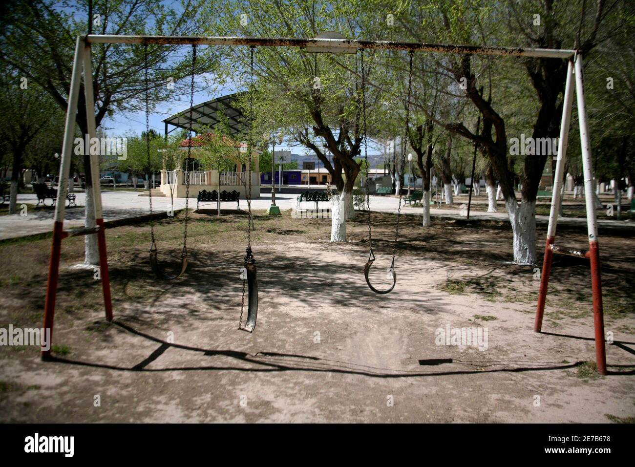 page 2 swing tags high resolution stock photography and images alamy