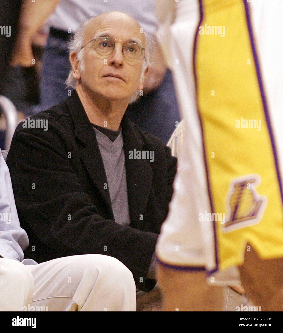 Actor and comedian Larry David, creator of the television programmes 'Seinfeld' and 'Curb Your Enthusiasm', watches the NBA game between the Los Angeles Lakers and the Chicago Bulls in Los Angeles November 20, 2005. The Bulls won 96-93. REUTERS/Danny Moloshok Stock Photo