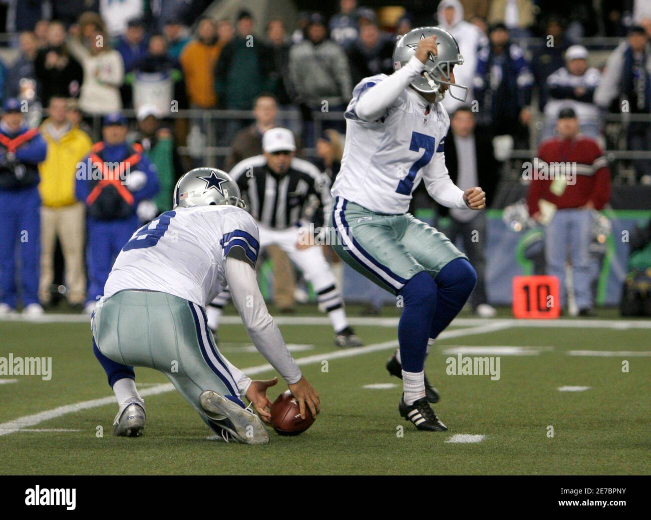 Tony Romo Snap Snap seattle hi-res stock photography and images - Alamy