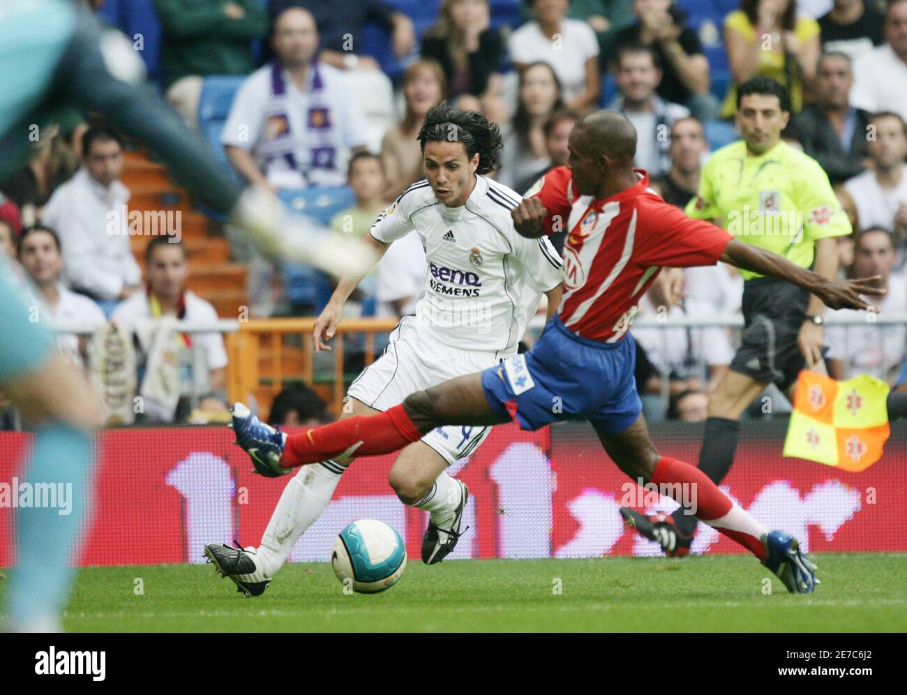 Real Madid S Alvaro Mejia L Fights For The Ball With Atletico Madrid S Luis Amaranto Perea During Their Spanish First Division Soccer Match At Madrid S Santiago Bernabeu Stadium October 1 2006 Reuters Felix Ordonez