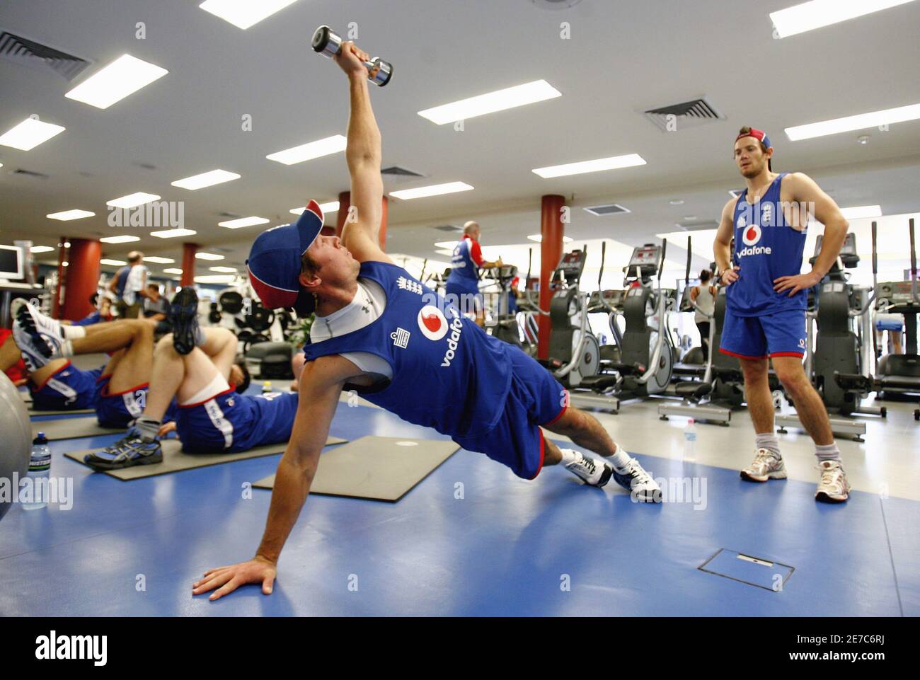 England S Geraint Jones Exercises During A Gym Session As Chris Read R Watches At The Aussie Stadium Fitness Centre In Sydney November 7 06 England Will Play Australia In The Upcoming Ashes