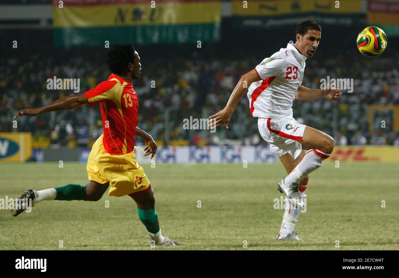 Guniea's Mohamed Sacko (L) and Morocco's Hicham Aboucherouane fight for the ball during their African Nations Cup Group A soccer match in Accra January, 24 2008. REUTERS/Luc Gnago (GHANA) Stock Photo