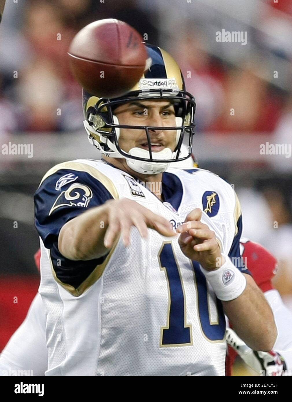 St Louis Rams quarterback Marc Bulger throws down field against the Arizona Cardinals in the third quarter during an NFL game in Glendale, Arizona, December 7, 2008. The Cardinals captured the NFC West by defeating the Rams 34-10. REUTERS/Rick Scuteri (UNITED STATES) Stock Photo
