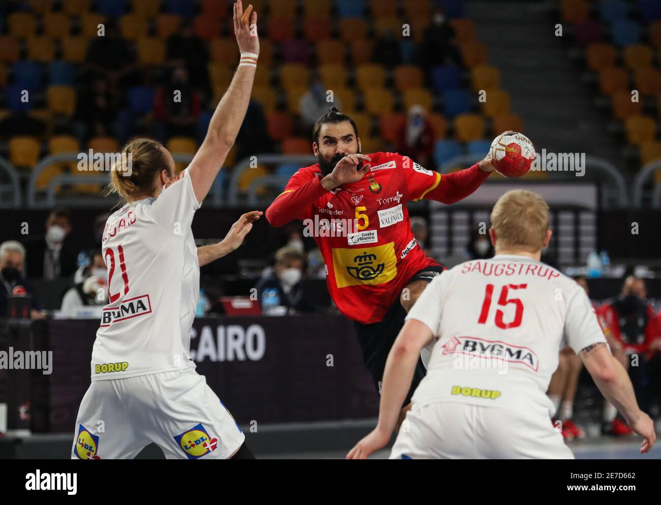 Cairo, Egypt. 29th Jan, 2021. Jorge Maqueda Peno (C) of Spain competes during a semifinal match between Spain and Denmark at the 27th Men's Handball World Championship 2021 in Cairo, Egypt, on Jan. 29, 2021. Credit: Str/Xinhua/Alamy Live News Stock Photo