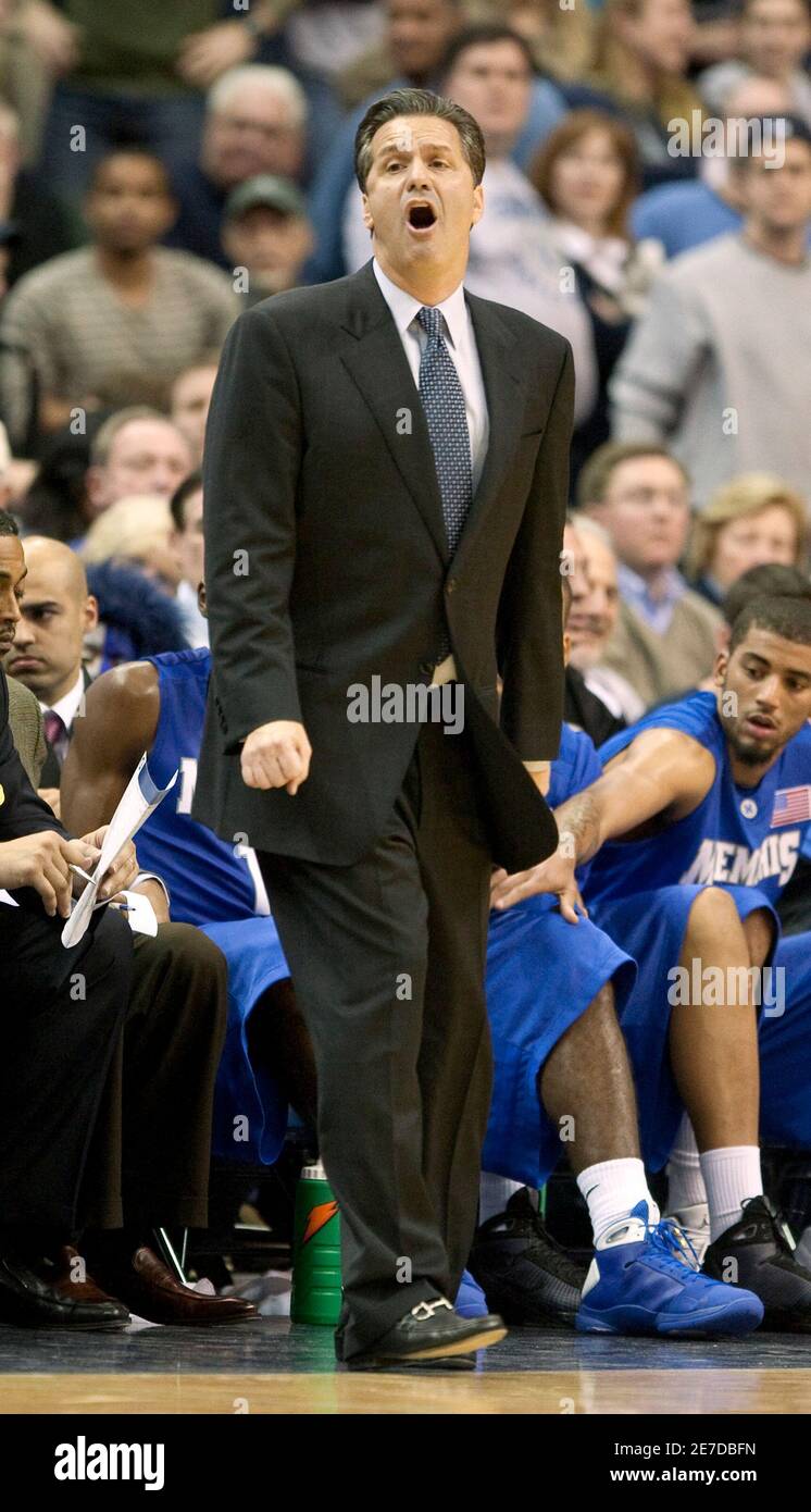 Memphis Tigers coach John Calipari directs his players against Georgetown Hoyas during their NCAA college basketball game in Washington December 13, 2008.      REUTERS/Joshua Roberts    (UNITED STATES) Stock Photo