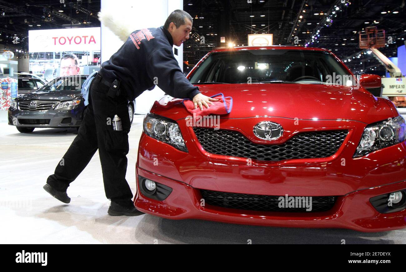 Luis Martinez cleans a Toyota Camry in 