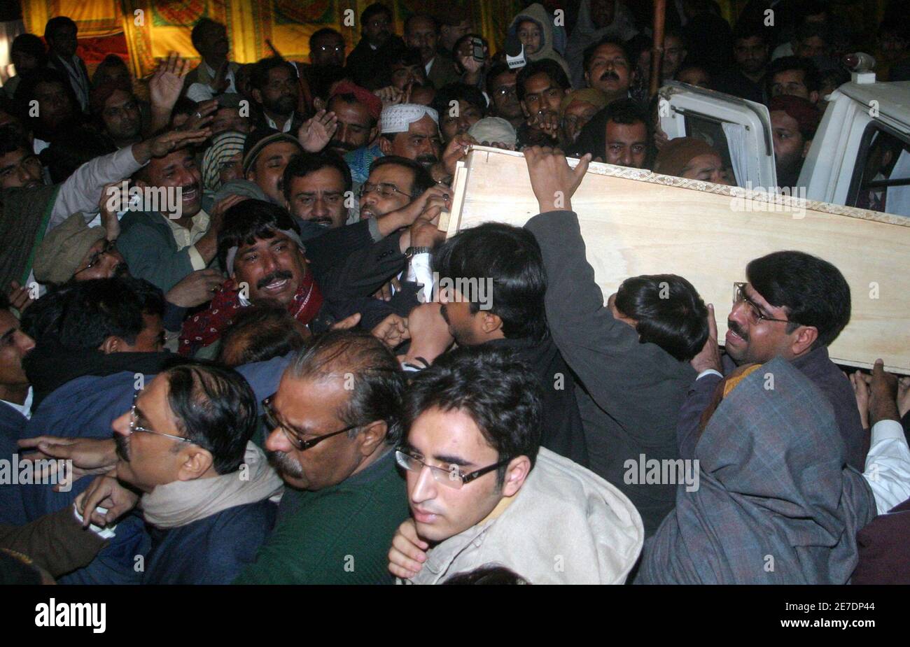 Supporters of Pakistan's assassinated opposition leader Benazir Bhutto  unload her coffin from an ambulance at her ancestral house in Naudero, 550  km (344 miles) from Karachi, December 28, 2007. The body of