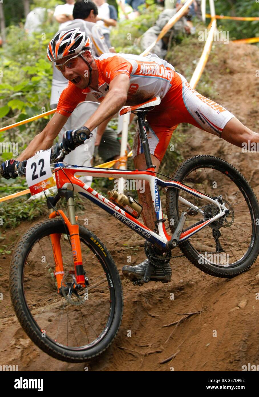 Rudi van Houts of the Netherlands competes in the men's cross-country  mountain bike cycling competition at the Beijing 2008 Olympic Games August  23, 2008. REUTERS/Tim Wimborne (CHINA Stock Photo - Alamy