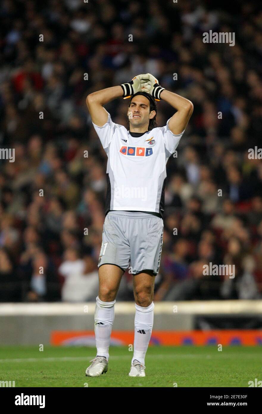 Benfica Goalkeeper Marcelo Moretto Reacts During The Champions League Quarter Final Second Leg Soccer Match Against Barcelona In Barcelona Spain April 5 2006 Barcelona Won 2 0 Reuters Albert Gea Stock Photo Alamy