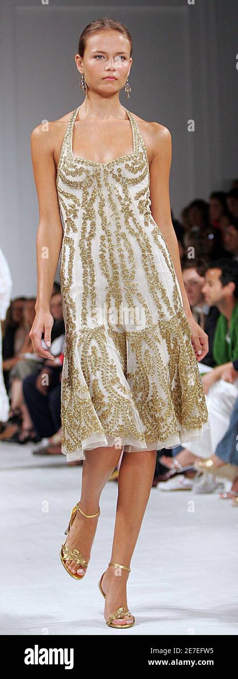 A model wears a creation from the 2006 spring collection of Ralph Lauren at  Fashion Week in New York September 16, 2005 Stock Photo - Alamy